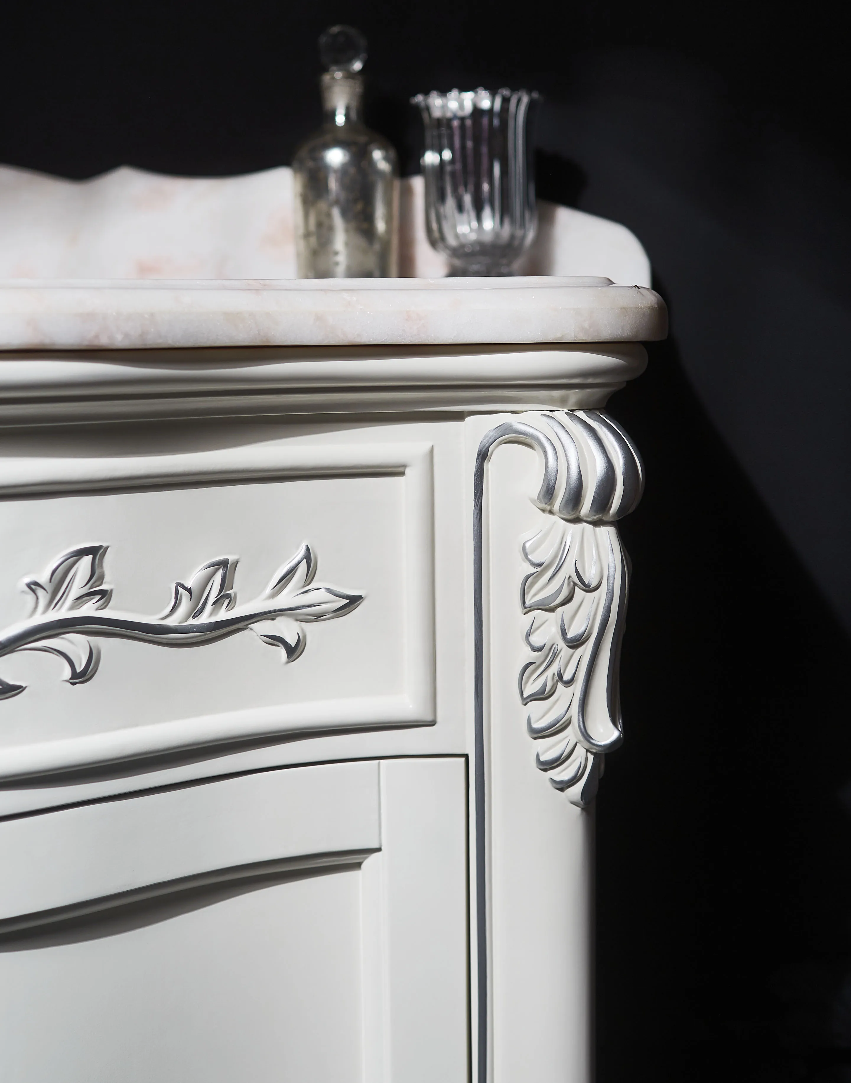 Классический стиль цельнодеревянный античный белый отдельно стоящий одиночный раковины для ванной комнаты