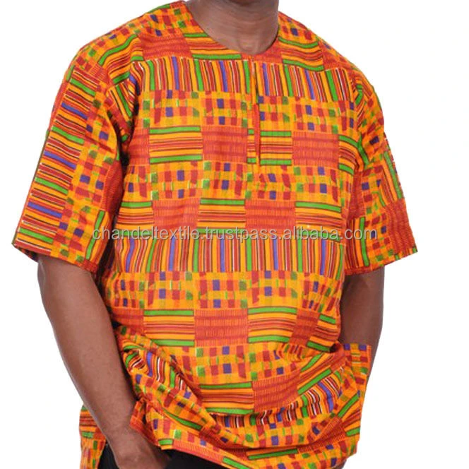 мужчина в африканской рубашке с ярким принтом