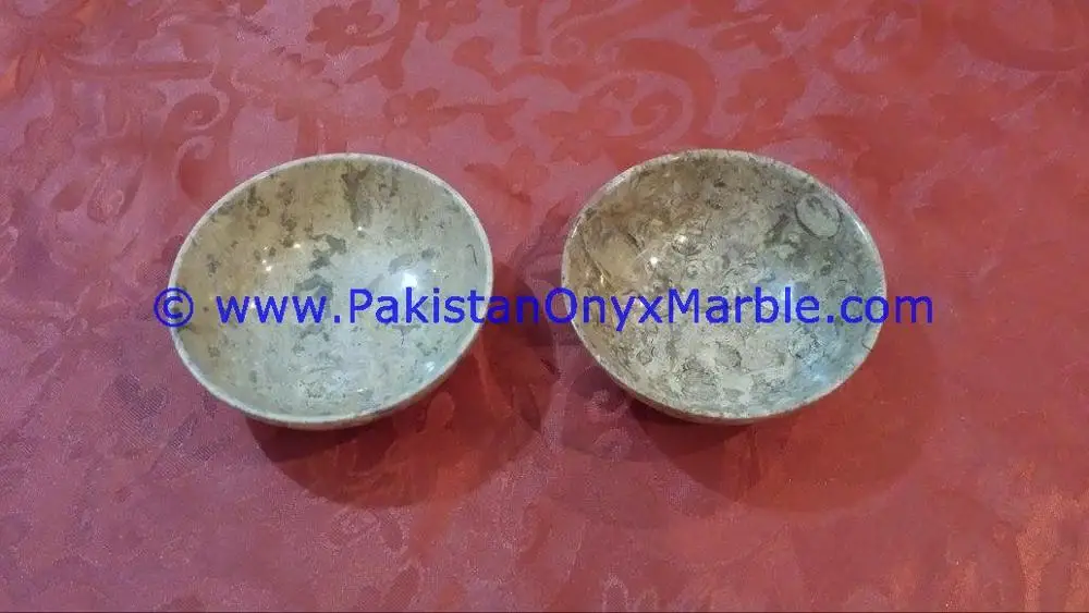 オニキス（大理石）のフラワーボウルとフルーツ 装飾のための