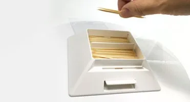 Автоматический держатель зубочисток с прозрачной крышкой в форме пирамиды