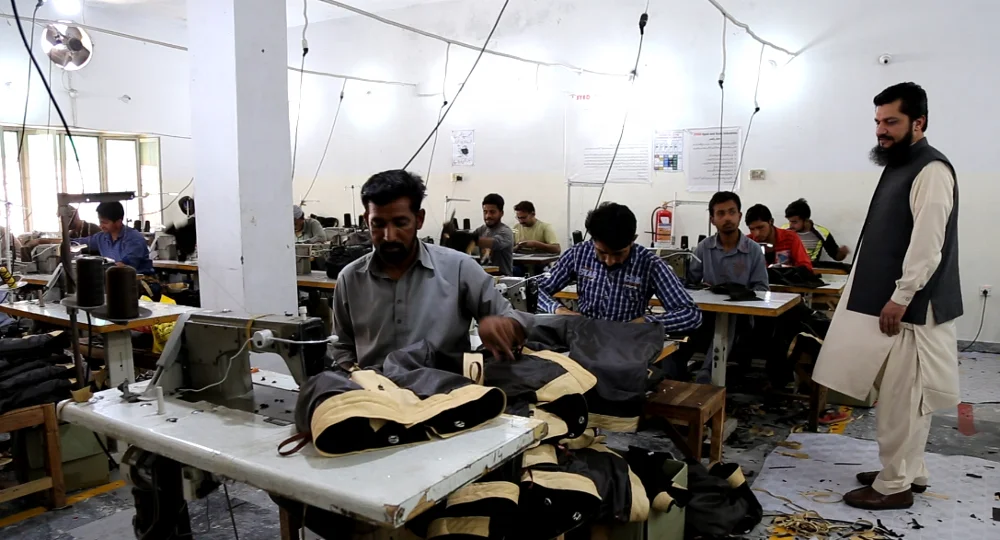 
Мужские черные кожаные парни с карманами на молнии (LC-005) 