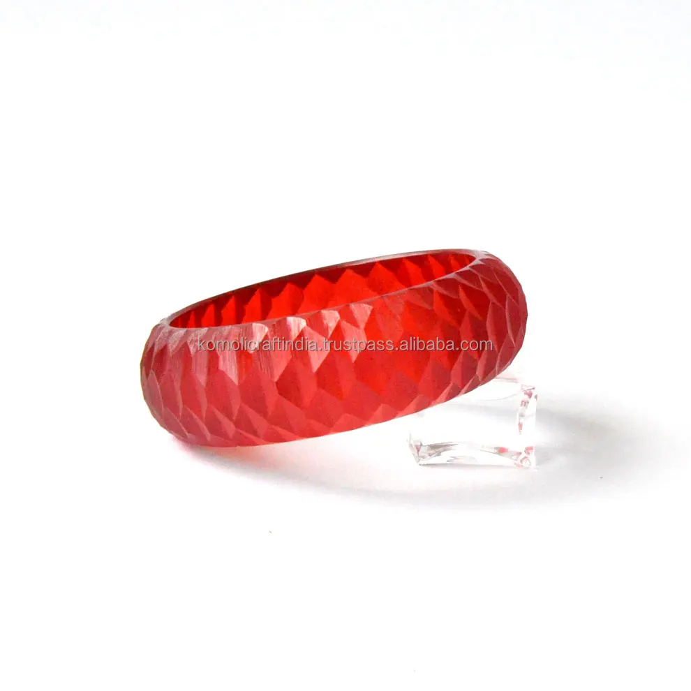 赤い透明な刻まれた樹脂ベークライトバングルetsyヴィンテージ