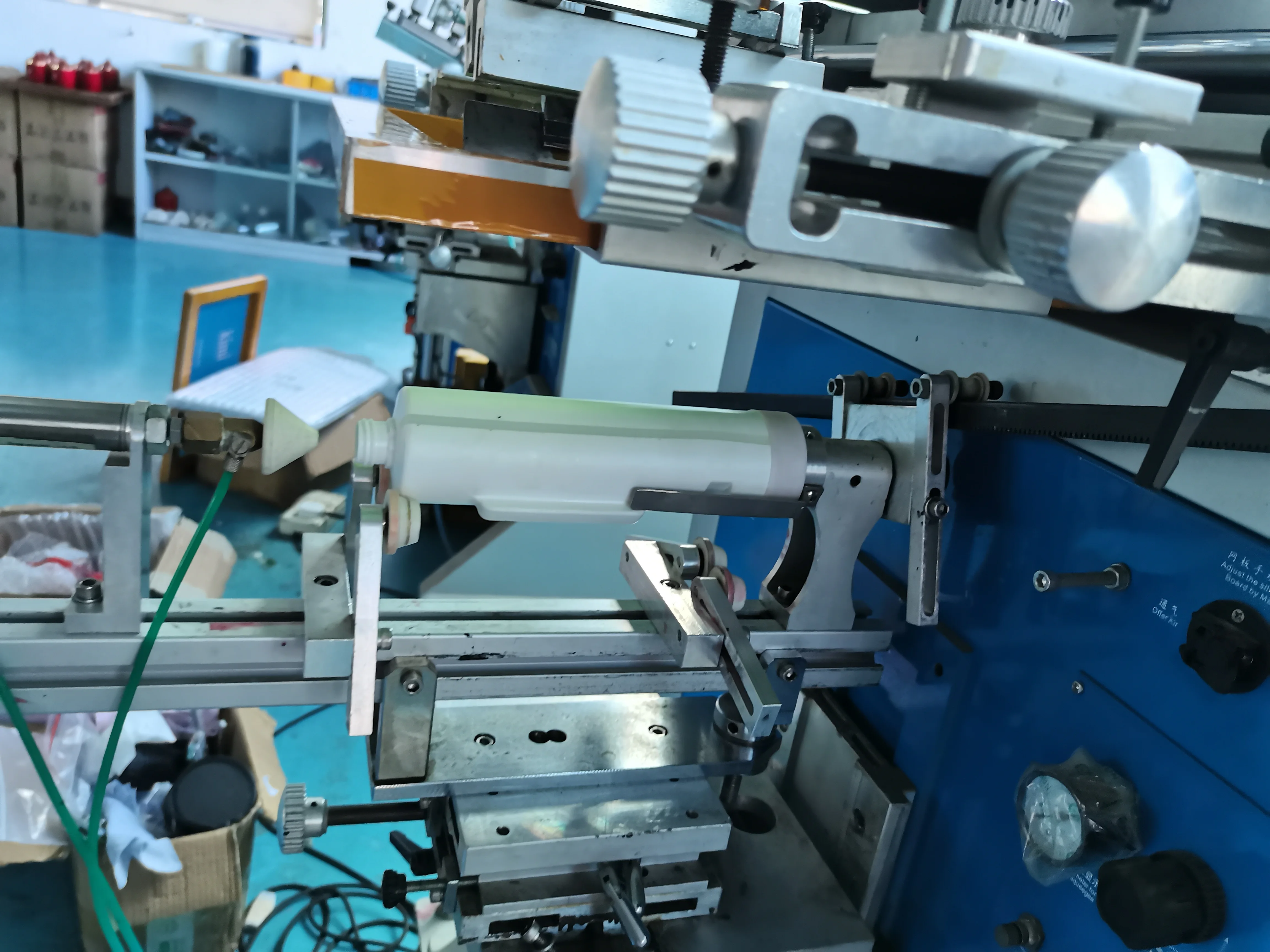 Semi-Automatic Screen Printing Machine with 220V Power and 1 Year Warranty for Round Oval Flat Bottles