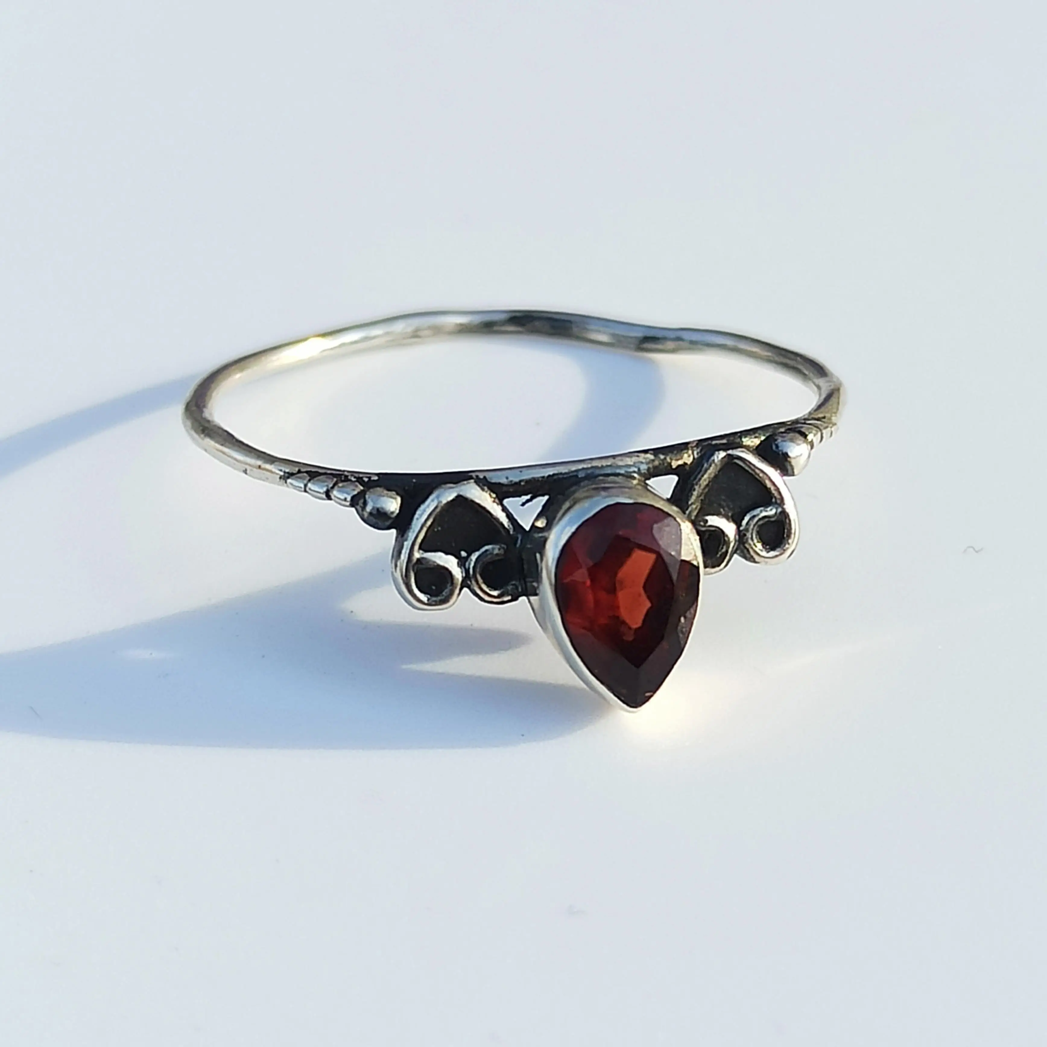 Herstellen vrouw Stal Simple Garnet Solitaire Pear Ring 925 Sterling Silver Gemstone Jewelry  Wholesale Supply - Buy 925 Sterling Silver Ring,Garnet Ring,Fashion Jewelry  For Women Product on Alibaba.com