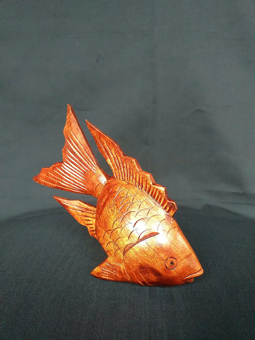 Custom Pine Wood Animal Statue Hand Carved Folk Art Engraved Statue for Home Decor and Gift