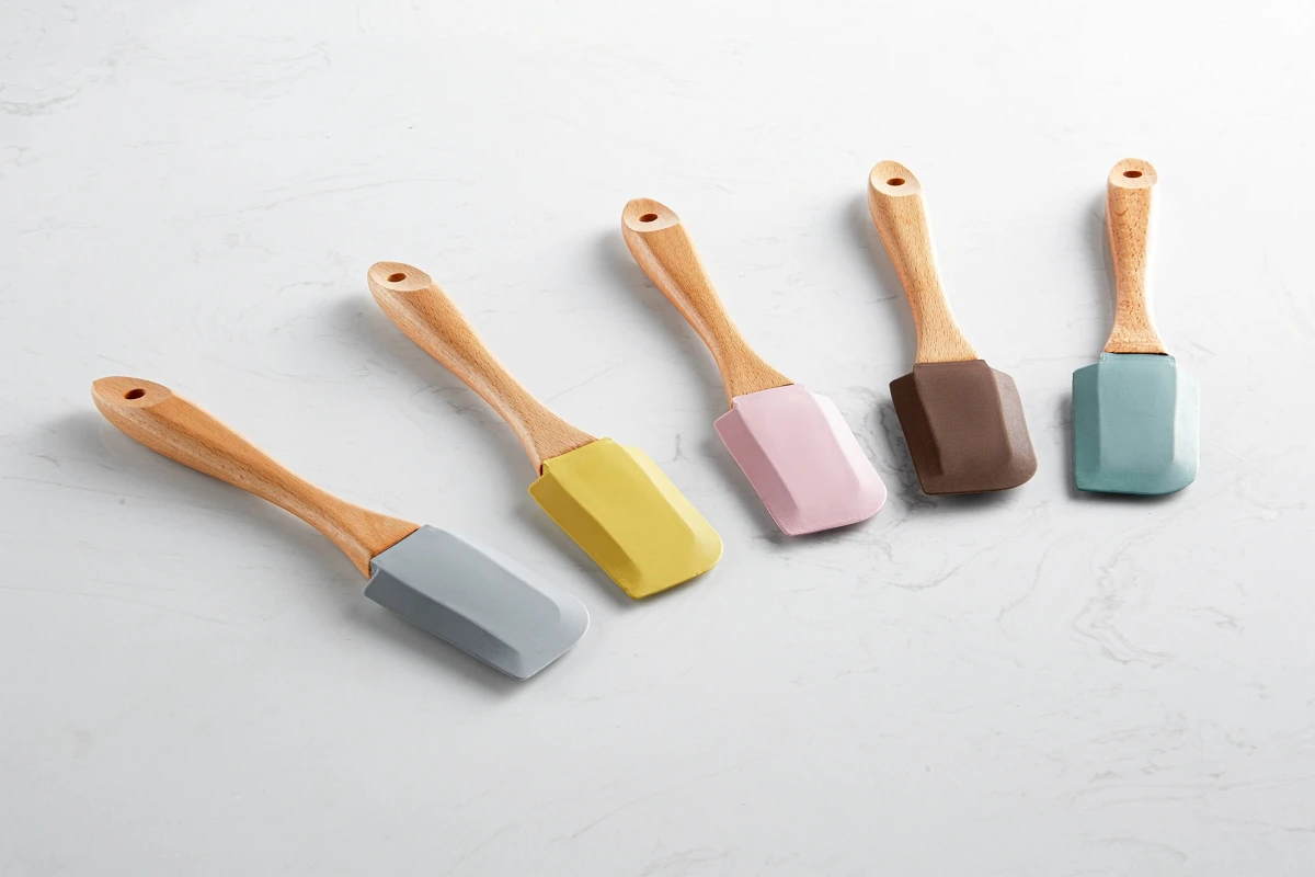 Низкая цена сделано во Вьетнаме силиконовый шпатель с высокой термостойкостью для оптовой