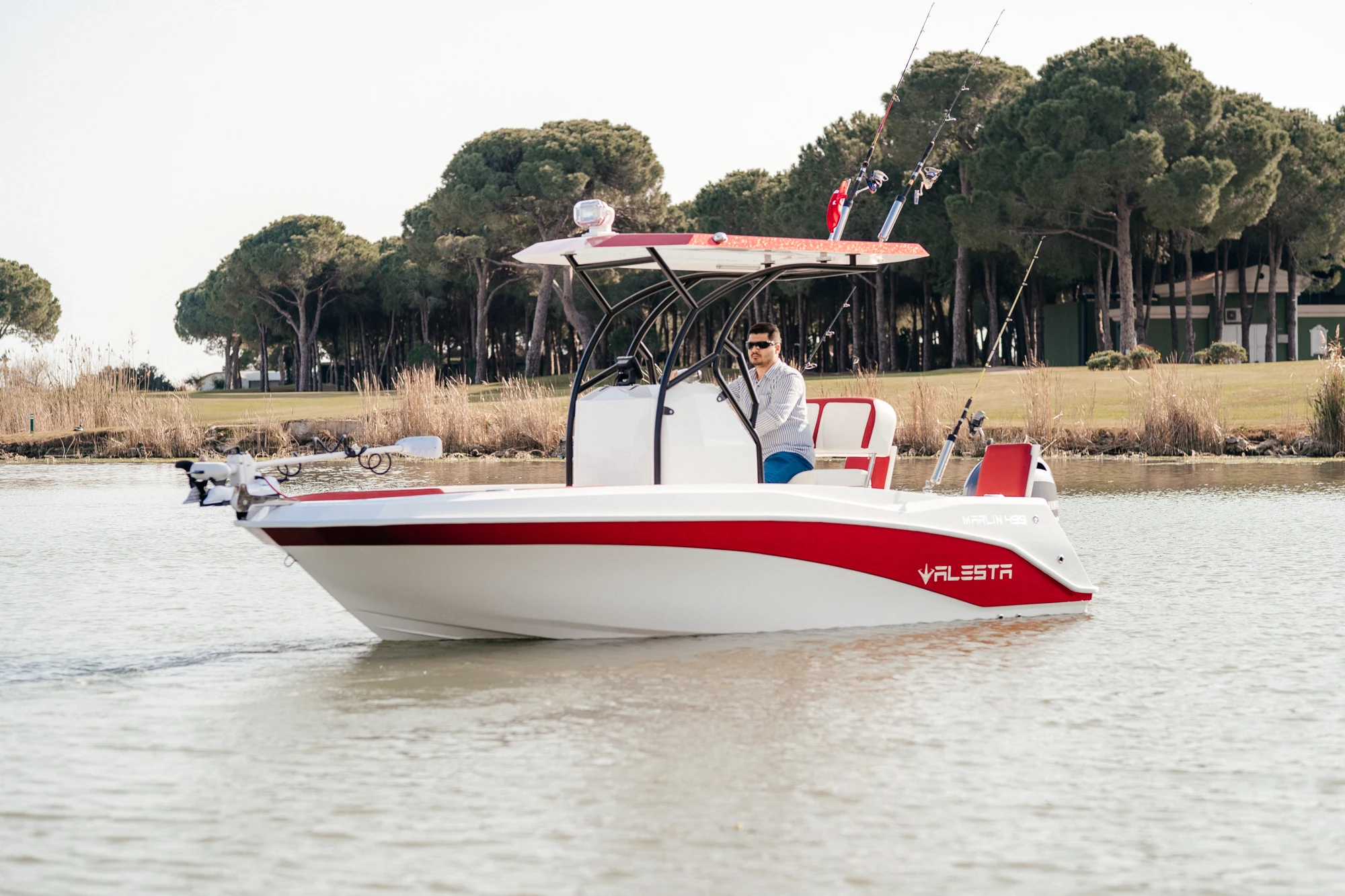 Alesta Marine Luxury Marlin 500 Pro Model White New Fiber Glass Fishing