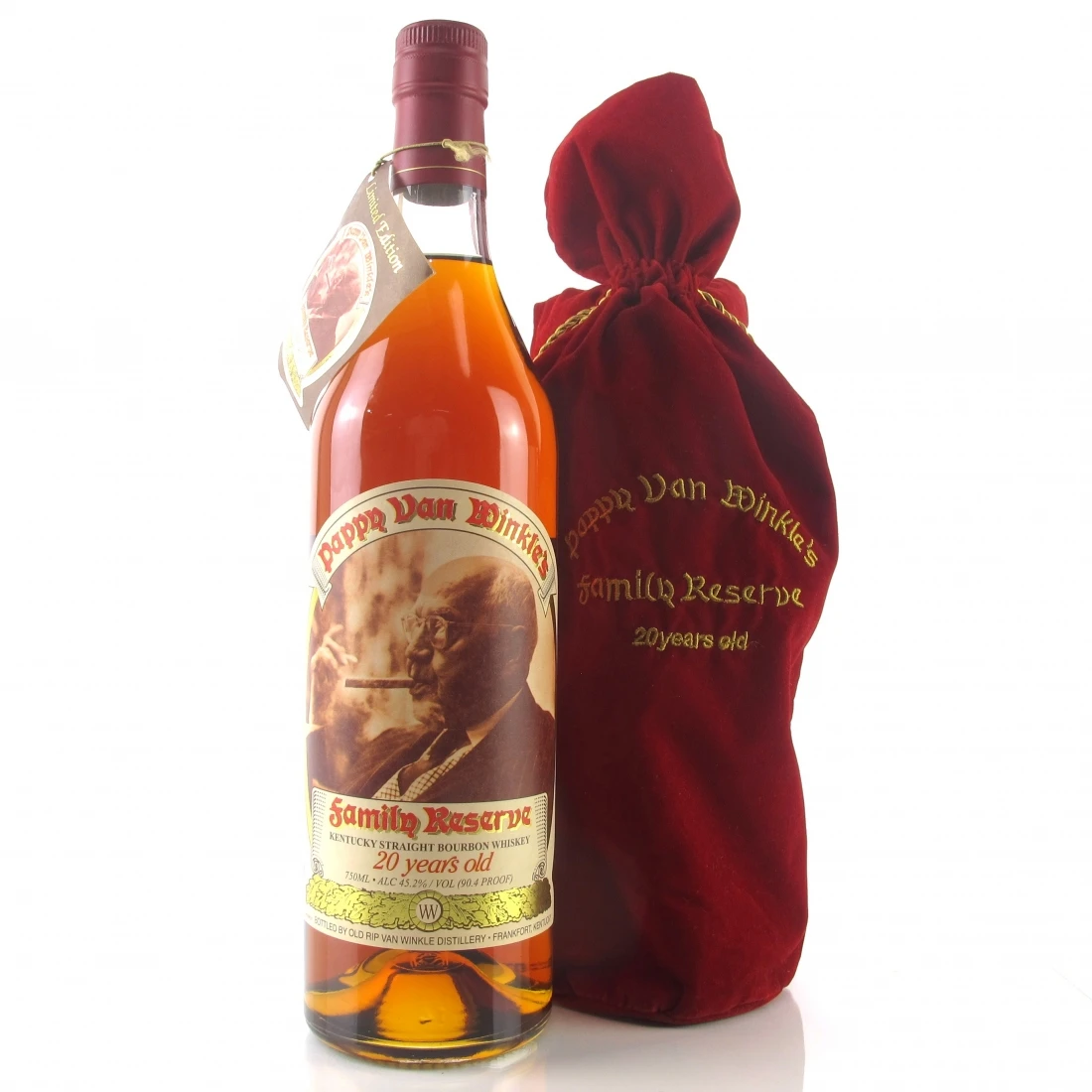 Pappy van winkle. Pappy van Winkles Family Reserve. Pappy van Winkle в Красном мешке. Pappy van Winkle в руке Бурбон. Запасы виски.