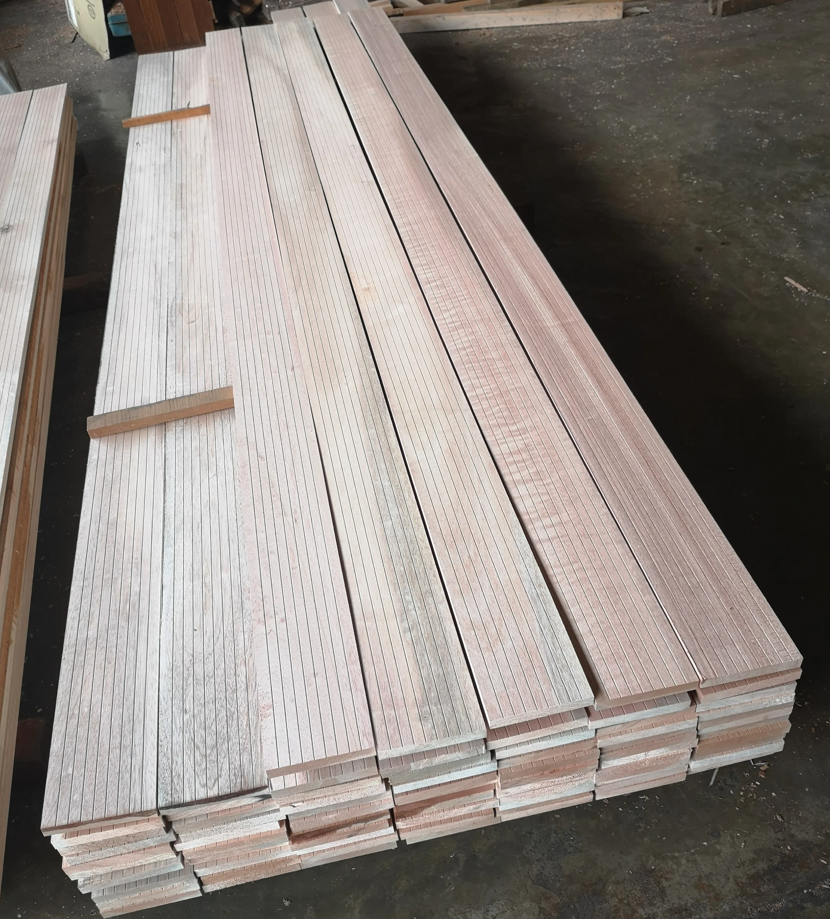 Timber Mer Red Meranti Timber For Groove Moulding & Swiftlet Board Premium Quality ...