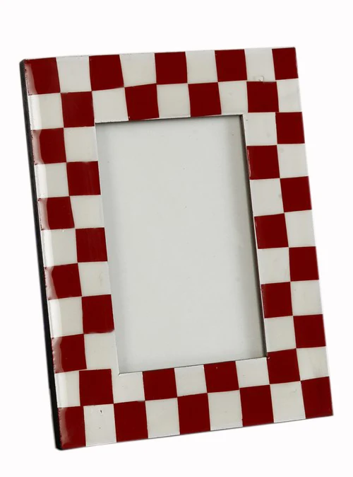 Черная дизайнерская рамка с изображением рога