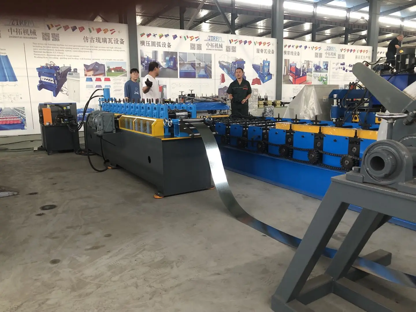 China full automatic galvanized steel shutter door slat rolling machine