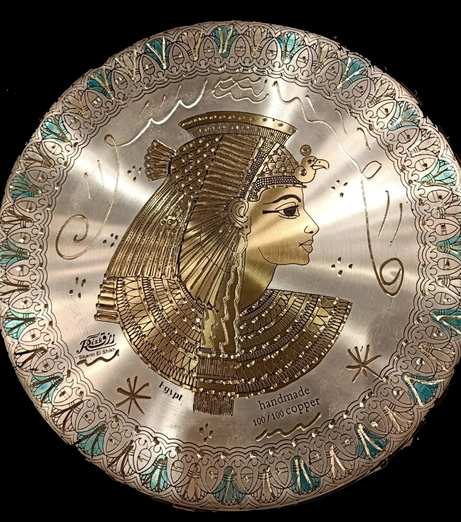 古代ファラオ時代のエジプトにインスパイアされた手作りのピラミッド型
