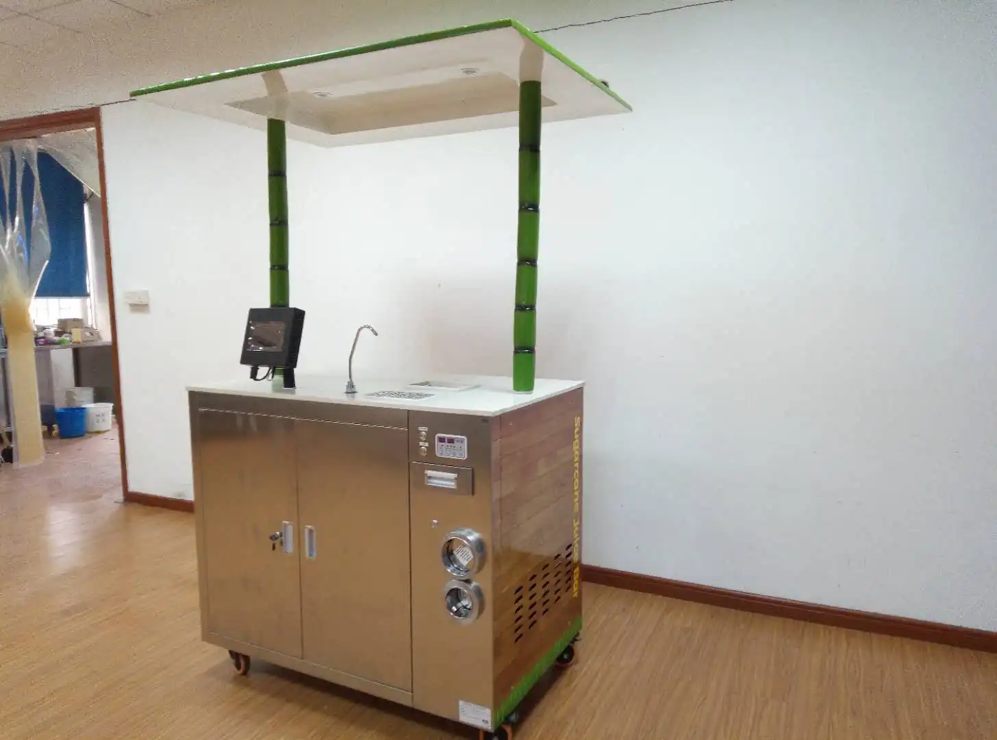 Sugarcane Juicer Crusher Extract Machine with Chiller and Quantitative Calculation China Factory Price
