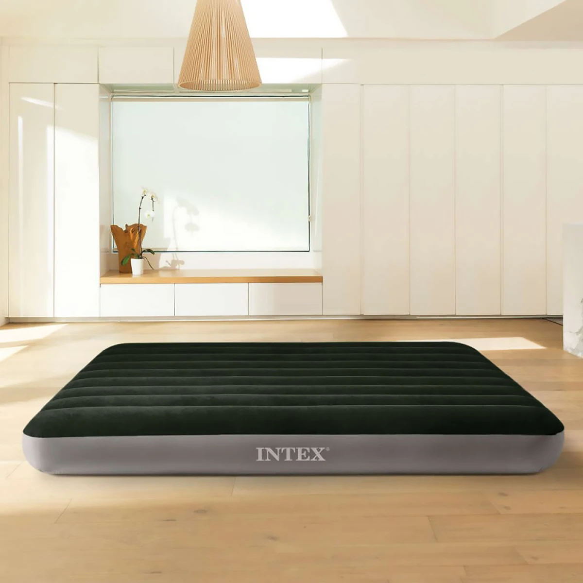 Надувная кровать intex queen dura beam downy airbed with built in foot pump