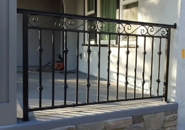 装饰阳台铁烤架和露台铁栏杆设计