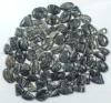 Blanco y negro, se vende por peso (gramos), 12 a 14 piezas por 100 g