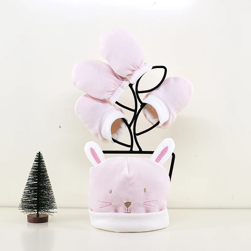 Фабричная продажа Высококачественная Милая Детская шапка нагрудник варежки и пинетки комплект для новорожденных девочек маленьких