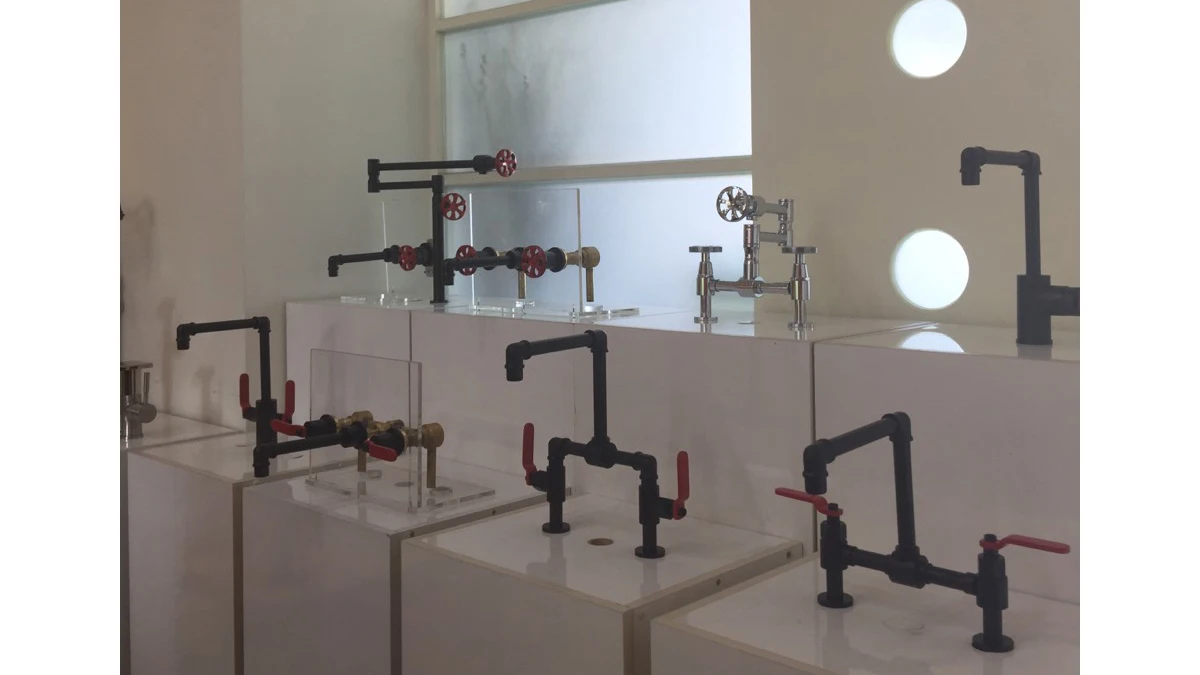 Ss304 Selfclosing Valve Wall Mount Outdoor Shower Buy Outdoor Shower