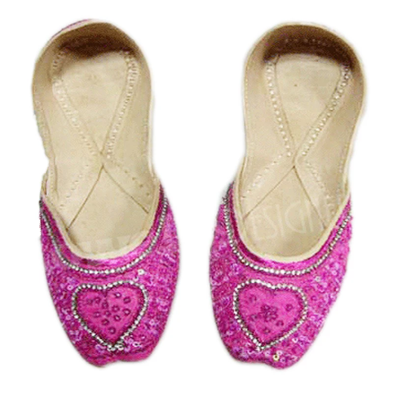 Un bellissimo lavoro di fiorista Rosa Punjabi Jutti per donne in pelle Khussa Thread Work Flat Shoes Tradizionale fatto a mano soft jooti mojari Scarpe Calzature donna Scarpe senza lacci Jutti e Mojari 