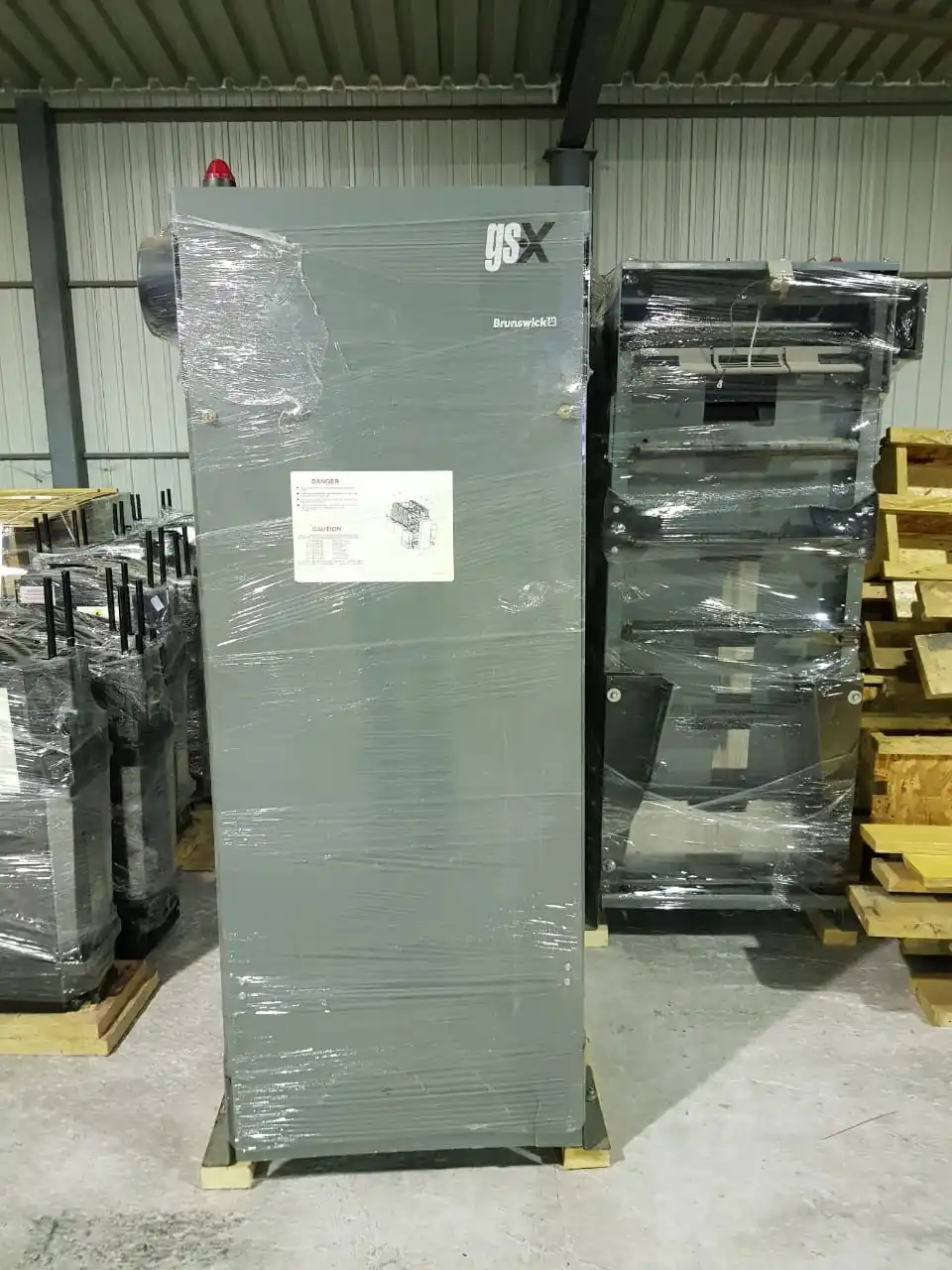 Hot Sale Used Working Condition Indoor Sport Games Bowling Lanes Brunswick Gsx Wit Vector