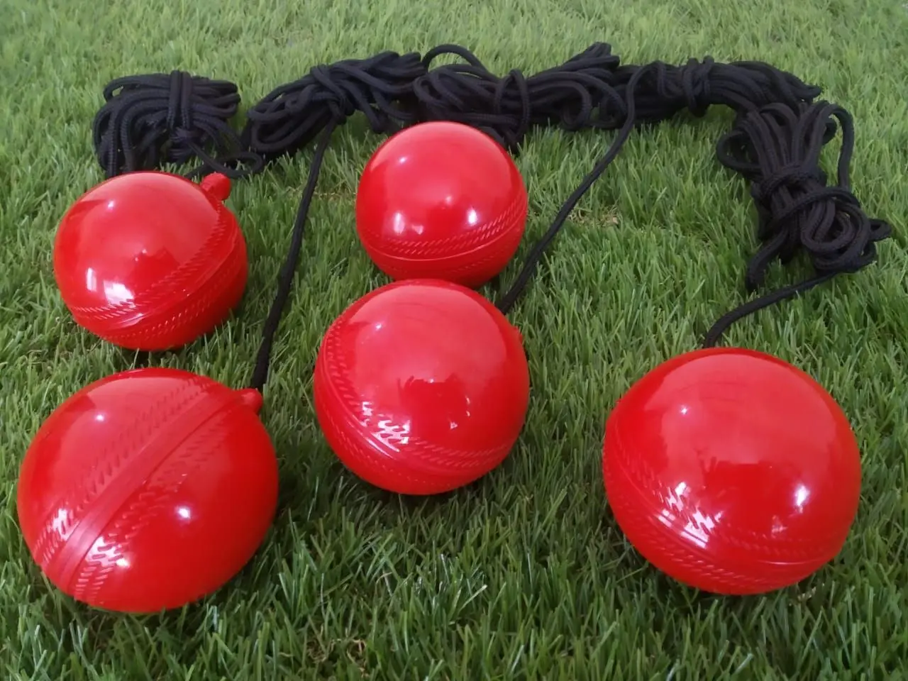 Source Wholesale Customized Top Quality Promotional Practice PVC Rubber Hanging Balls Synthetic Leather Cricket Knocking Ball with Rope on m.alibaba