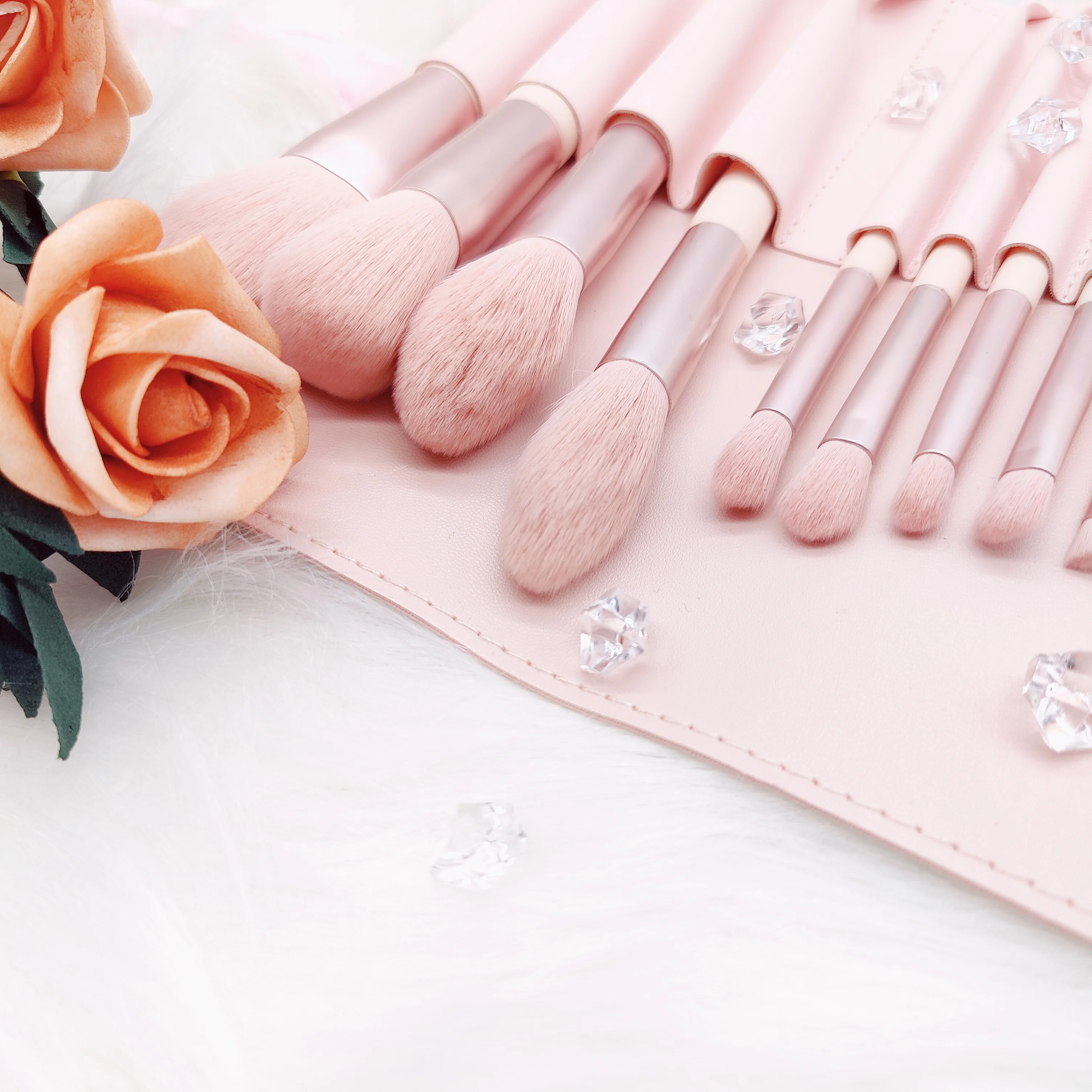 2022 Custom 11-Pcs Natural Hair Makeup Brush Set with OEM Service Includes Cosmetic Bag Face-Use Concealer-Relevant