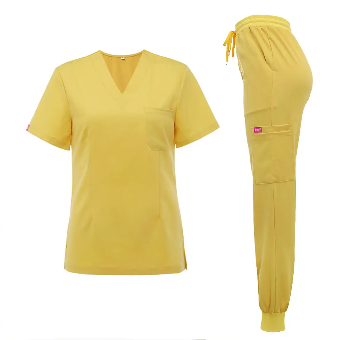 enfermeiro masculino uniforme amarelo com uma seringa com uma