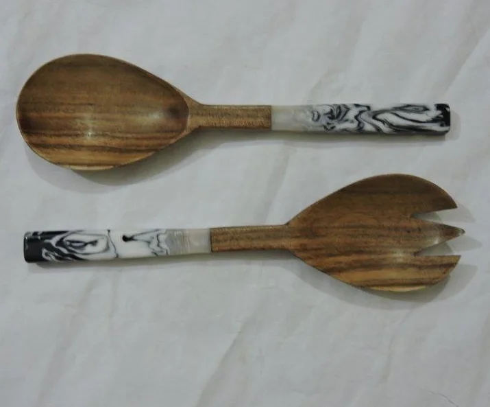 Ложка из дерева акации с разноцветной ручкой из смолы