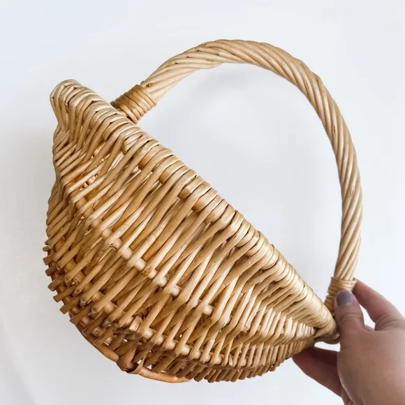 Source Hot Fashion Eco-friendly Boho Wicker Rattan Heart Shaped Storage  Basket Picnic Basket made in Vietnam on m.