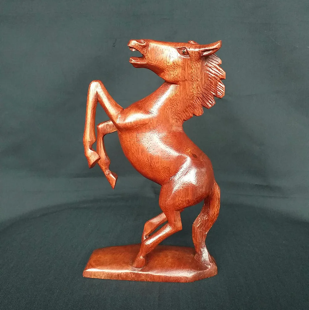 Custom Pine Wood Animal Statue Hand Carved Folk Art Engraved Statue for Home Decor and Gift