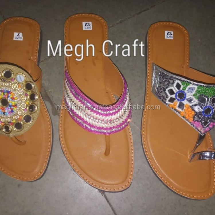 pom pom chappal