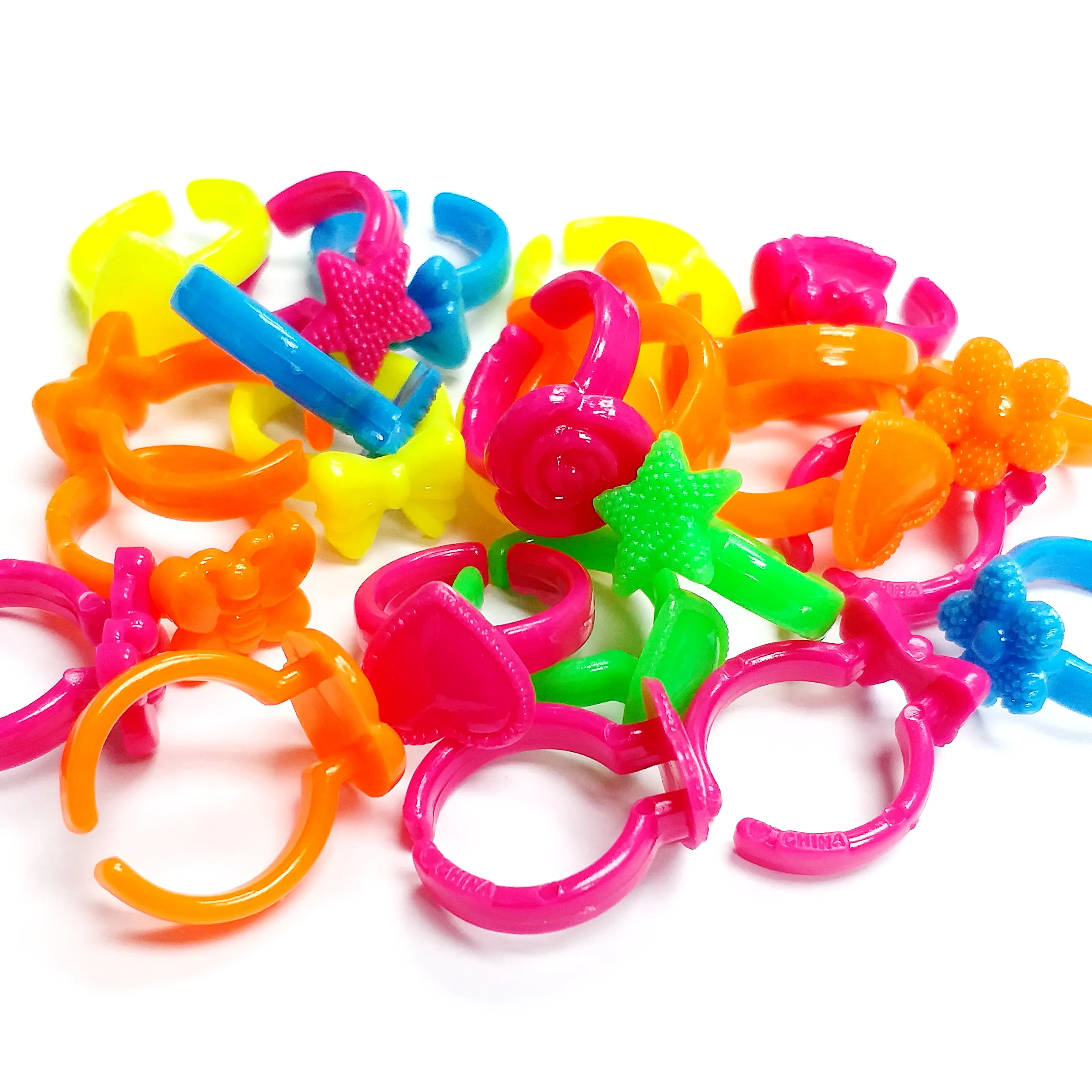 100Pcs/Lot Mix Color Cute Kids Ring Children's Day Plastic Jewelry Ring for  Boys Girls Random Style Animal Fruit Tercher's Gift