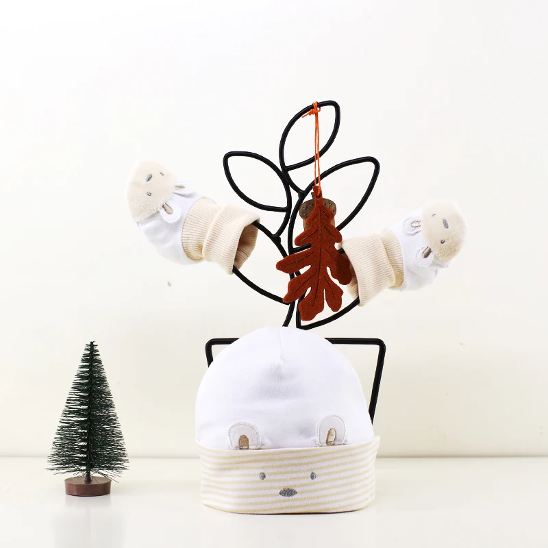 Фабричная продажа Высококачественная Милая Детская шапка нагрудник варежки и пинетки комплект для новорожденных девочек маленьких