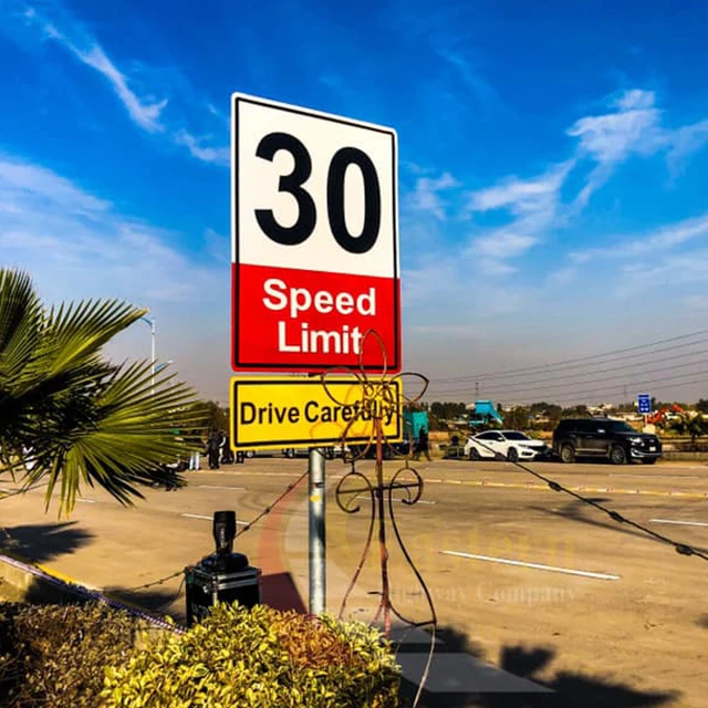 High Intensity Prismatic Traffic Safety Sign Board Premium Reflective Traffic Signs
