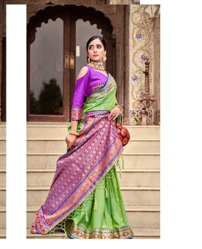 mesmerising Soft silk weaving with Beautiful Designer border & Pallu and border printed heavy blouse design Indian Ladies Wear
