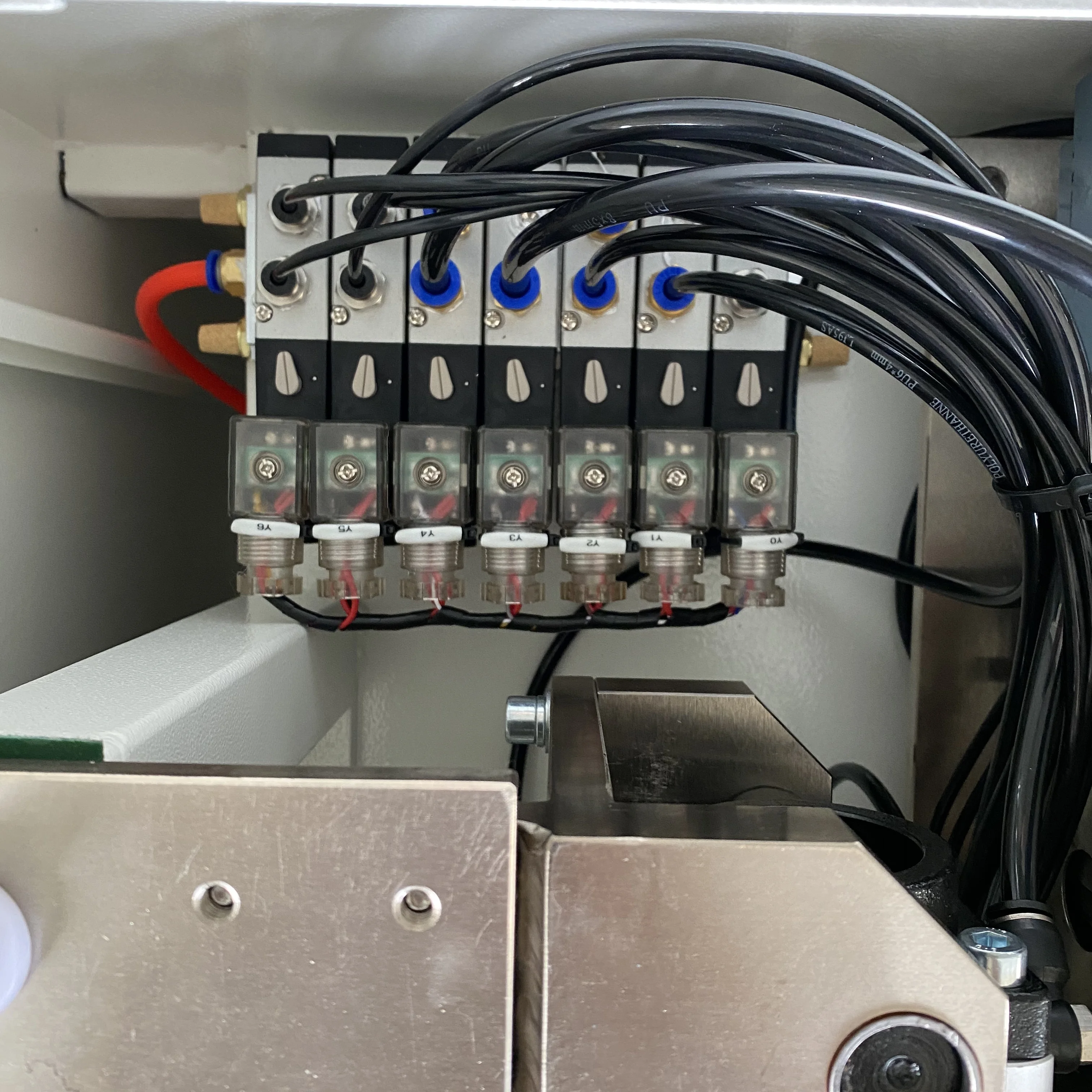 Светодиодная Автоматическая лампочка E27 E14, клепальная машина с крышкой с резкой проволоки, гибкой проволоки, функцией тестирования высокой емкости