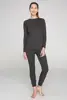 Gris oscuro